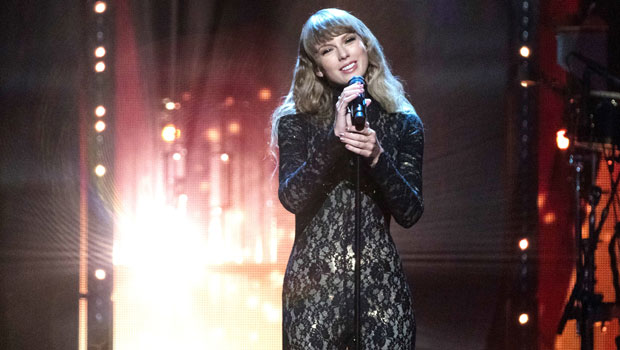 Taylor Swift Honors Carole King At Rock & Roll Hall Of Fame – Hollywood ...