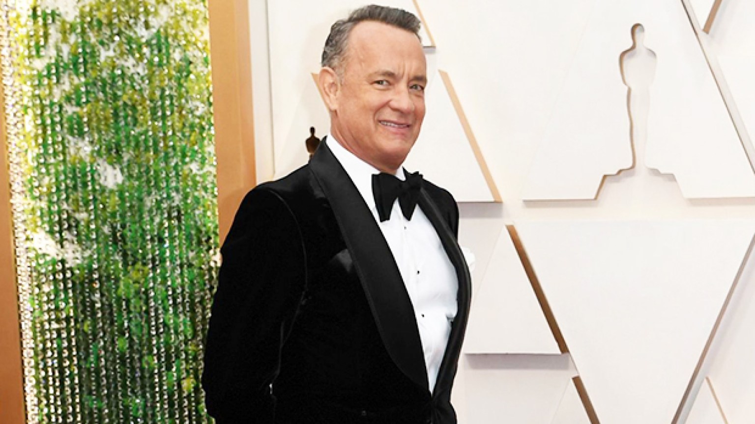 Tom Hanks Crashes Wedding Video Hollywood Life