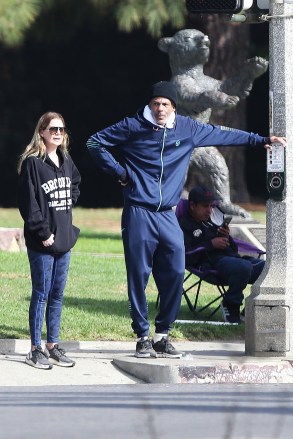 Los Feliz, CA  - *EXCLUSIVE*  - Ellen Pompeo and her husband Chris Ivery enjoy some fresh air while out for a Sunday morning hike in Los Feliz.Pictured: Chris Ivery, Ellen PompeoBACKGRID USA 7 NOVEMBER 2021 USA: +1 310 798 9111 / usasales@backgrid.comUK: +44 208 344 2007 / uksales@backgrid.com*UK Clients - Pictures Containing ChildrenPlease Pixelate Face Prior To Publication*