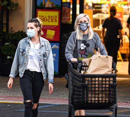 Kristen Stewart and girlfriend Dylan Meyer were spotted stocking up on groceries at the Ralphs Supermarket in Malibu, CA. The two were seen pushing a cart full of goods after shopping for about an hour. 27 Aug 2020 Pictured: Kristen Stewart and girlfriend Dylan Meyer were spotted stocking up on groceries at the Ralphs Supermarket in Malibu, CA. The two were seen pushing a cart full of goods after shopping for about an hour. Photo credit: Marksman / MEGA TheMegaAgency.com +1 888 505 6342 (Mega Agency TagID: MEGA696905_001.jpg) [Photo via Mega Agency]
