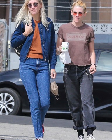 Los Angeles, CA - *EXCLUSIVE* - Kristen Stewart and Dylan Meyer stop by MOTA - Medicine Of The Angels. K-Stew wore a cool Oasis band tee with dark jeans and white sneakers.Pictured: Kristen Stewart, Dylan MeyerBACKGRID USA 18 SEPTEMBER 2021 USA: +1 310 798 9111 / usasales@backgrid.comUK: +44 208 344 2007 / uksales@backgrid.com*UK Clients - Pictures Containing ChildrenPlease Pixelate Face Prior To Publication*