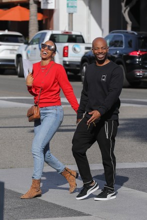 Beverly Hills, CA - *EXCLUSIVE* - SInger Kelly Rowland and her hubby Tim Weatherspoon take a post-breakfast stroll and look very much in love as they share a laugh while holding hands.Pictured: Kelly Rowland, Tim Weatherspoon BACKGRID USA 7 JANUARY 2020 USA: +1 310 798 9111 / usasales@backgrid.comUK: +44 208 344 2007 / uksales@backgrid.com*UK Clients - Pictures Containing ChildrenPlease Pixelate Face Prior To Publication*
