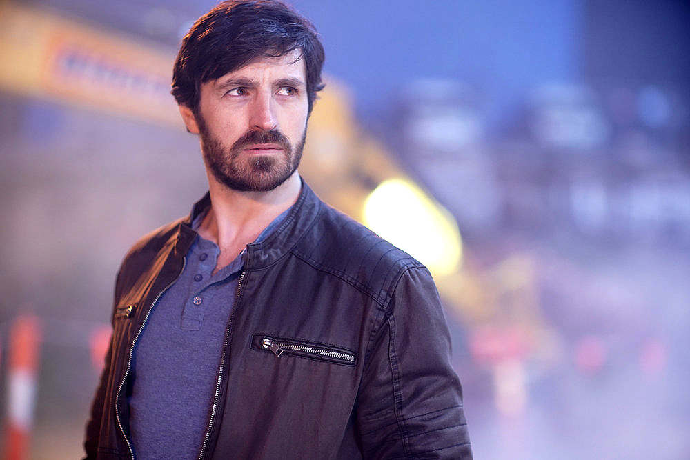 LA BREA -- "The Fort" Episode 105 -- Pictured: Eoin Macken as Gavin Harris -- (Photo by: Sarah Enticknap/NBC)