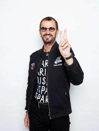 Ringo Starr berpose untuk potret di Sunset Marquis di Los Angeles Sesi Potret Ringo Starr, Hollywood Barat, AS - 11 Okt 2019