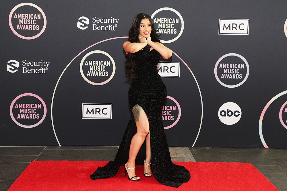 American Music Awards 2021: Daring Celebrity Looks on the Red Carpet