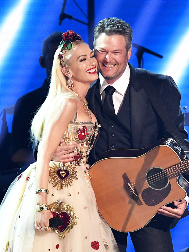 Gwen Stefani Blake Shelton Give Surprise Performance At Vegas Show Hollywood Life Gwen Stefani Blake Shelton Give Surprise Performance At Vegas Show Hollywood Life