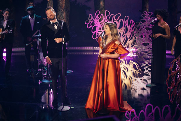 Kelly Clarkson Stuns In Orange Dress & More During Holiday Special