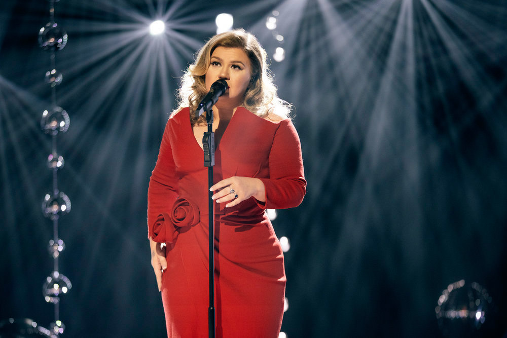Kelly Clarkson Wears Incredible Dallas Cowboys Dress While Hosting