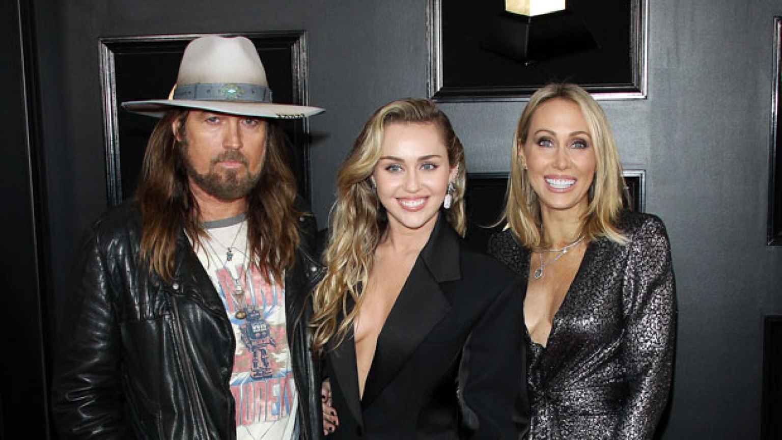 Miley Cyrus’ Parents: Get To Know Her Famous Dad & Supportive Mom ...