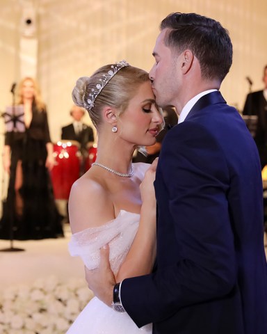 Paris Hilton and Carter Reum first dance