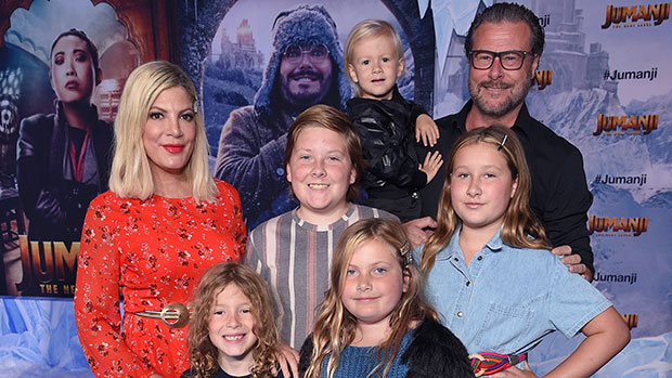Tori Spelling Christmas Card 2022 Tori Spelling & 5 Kids Pose For Christmas Card Without Dean Mcdermott –  Hollywood Life