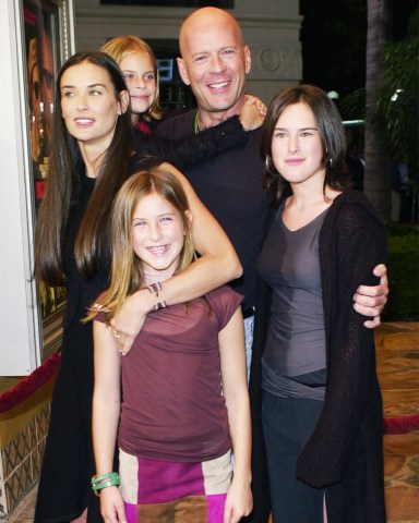 MOORE Actors Bruce Willis, center, Demi Moore, left, and their children, Rumer, Scout and Tallulah, arrive at the premiere of "Bandits", in the Westwood section of Los Angeles BANDITS PREMIERE, LOS ANGELES, USA