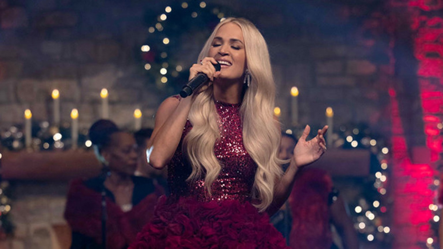 Carrie Underwood At Christmas In Rockefeller Center 2021 See Outfit