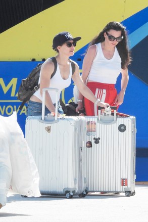 Cancun, MEXICO  - *EXCLUSIVE*  - Trainer Jillian Michaels and girlfriend, Deshanna Marie get off a ferry in Isla Mujeres Mexico. The couple strolls large suitcases and look vacation ready! Shot on 07/04/19.

Pictured: Jillian Michaels, Deshanna Marie

BACKGRID USA 6 JULY 2019 

USA: +1 310 798 9111 / usasales@backgrid.com

UK: +44 208 344 2007 / uksales@backgrid.com

*UK Clients - Pictures Containing Children
Please Pixelate Face Prior To Publication*
