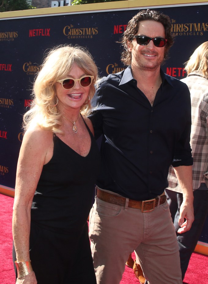 Goldie Hawn & Oliver Hudson Arrive At ‘The Christmas Chronicles’ Premiere