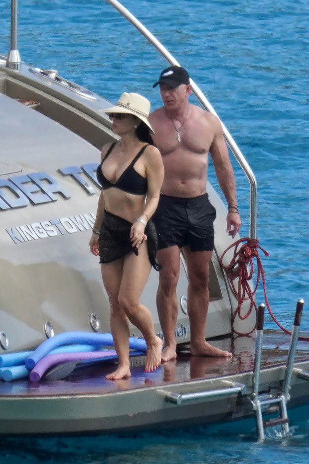 Lauren Sanchez Wears Bikini With Jeff Bezos On Vacation Photos