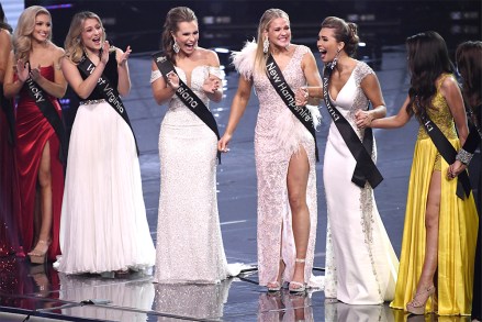 मिस अलबामा लॉरेन ब्रैडफोर्ड को मिस अमेरिका प्रतियोगिता में शीर्ष 10 फाइनलिस्ट के रूप में अनसविले, कॉन मिस अमेरिका, अनसविले, संयुक्त राज्य अमेरिका में मोहेगन सन में घोषित किया गया है - 16 दिसंबर 2021