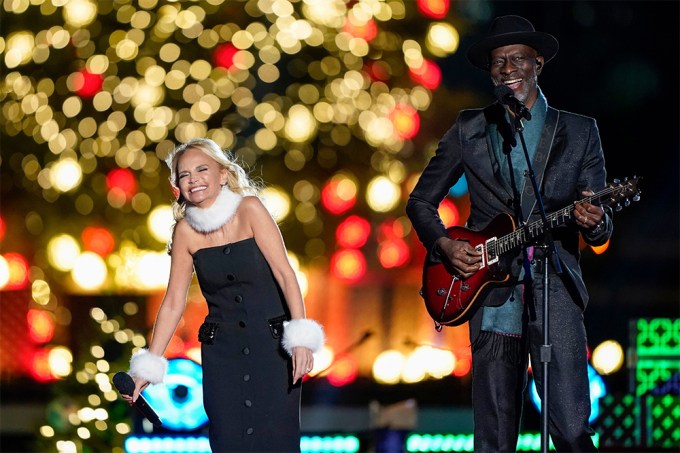 Kristin Chenoweth performs with Keb’ Mo’ at the White House Christmas Tree ceremony