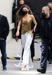 Zendaya seen arriving to the Jimmy Kimmel show. 13 Dec 2021 Pictured: Zendaya. Photo credit: APEX / MEGA TheMegaAgency.com +1 888 505 6342 (Mega Agency TagID: MEGA813545_008.jpg) [Photo via Mega Agency]