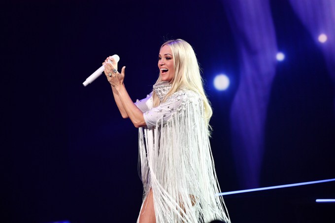 Carrie Underwood Gets The Crowd Going At Her Las Vegas Residency