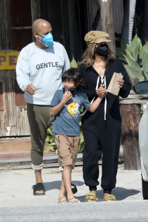 Topanga, CA - *EXCLUSIVE* - Halle Berry goes shopping with her boyfriend Van Hunt and son Maceo at Wylie's Bait & Tackle fishing store in Topanga.Halle looked comfy in a black jumpsuit and floppy beige hat while her man Van wears a Gentle (front)Man (Back)T-Shirt and rolled up sweatpants for the weekend outing.Pictured: Halle Berry, Van Hunt, Maceo Robert MartinezBACKGRID USA 20 FEBRUARY 2022 BYLINE MUST READ: Stefan / BACKGRIDUSA: +1 310 798 9111 / usasales@backgrid.comUK: +44 208 344 2007 / uksales@backgrid.com*UK Clients - Pictures Containing ChildrenPlease Pixelate Face Prior To Publication*