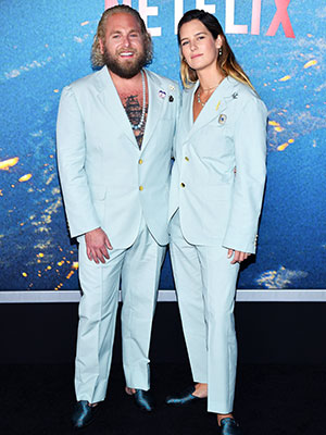Rafflesia Arnoldi tæppe kupon Jonah Hill & Girlfriend Sport Matching Suits To Movie Premiere: Photos –  Hollywood Life