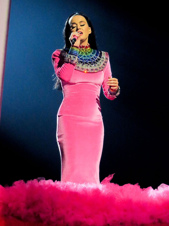 Katy Perry’s Pink Velvet Gown