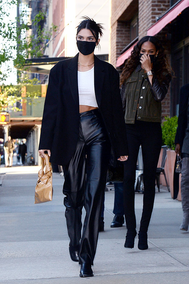 Kendall Jenner Stuns In Black Lingerie & Leggings — Photos