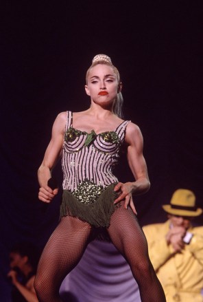 Madonna Madonna 'Blonde Ambition' Turnesi'nde Gösteri Yapıyor, Tokyo, Japonya - Nisan 1990