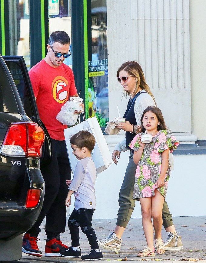 Sarah Michelle Gellar & Freddie Prinze Jr. With Their Kids
