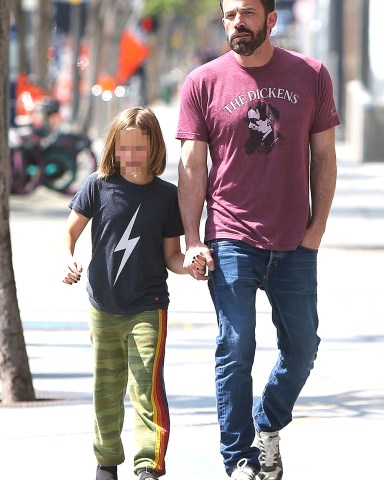 Brentwood, CA  - *EXCLUSIVE*  - Busy dad Ben Affleck spends some time with his only boy, Samuel, while out running errands in Brentwood.  Pictured: Samuel Affleck, Ben Affleck  BACKGRID USA 1 APRIL 2022   USA: +1 310 798 9111 / usasales@backgrid.com  UK: +44 208 344 2007 / uksales@backgrid.com  *UK Clients - Pictures Containing Children Please Pixelate Face Prior To Publication*