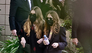 Los Angeles, CA - Friends, family, and celebrities attend Bob Saget's Funeral at Mount Sinai Memorial Park.Pictured: Ashley Olsen, Mary-Kate OlsenBACKGRID USA 14 JANUARY 2022 USA: +1 310 798 9111 / usasales@backgrid.comUK: +44 208 344 2007 / uksales@backgrid.com*UK Clients - Pictures Containing ChildrenPlease Pixelate Face Prior To Publication*