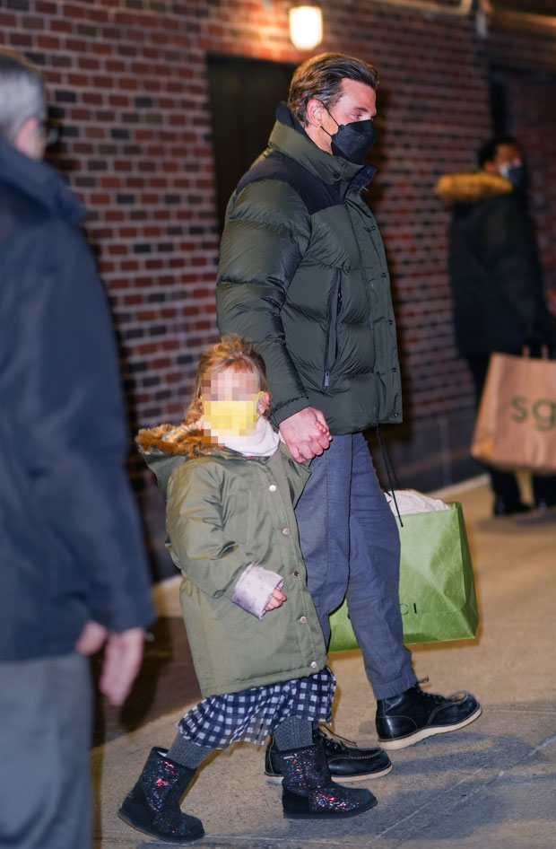 Bradley Cooper holds hands with his daughter Lea, 4, on his way to Stephen Colbert show - Photos - Up News Info