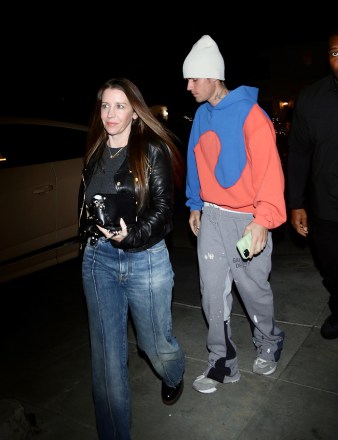 BEVERLY HILLS, Calif. - Justin Bieber, along with his mother Patty, sag while showing off his underwear as he arrives at a Church of Christ service at the Saban Theater in Beverly Hills. PHOTO BY JUSTIN BIEBER BACKGRID USA 30 November 2022 USA: +1 310 798 9111 / usasales@backgrid.com UK: +44 208 344 2007 / uksales@backgrid.com
