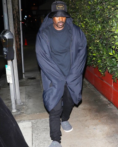 Santa Monica, CA - Singer & Reality star Ray J keeps a low profile as he bundles up arriving at Giorgio Baldi restaurant for dinner with friends in Santa Monica.Pictured: Ray JBACKGRID USA 28 NOVEMBER 2022 BYLINE MUST READ: TPG / BACKGRIDUSA: +1 310 798 9111 / usasales@backgrid.comUK: +44 208 344 2007 / uksales@backgrid.com*UK Clients - Pictures Containing ChildrenPlease Pixelate Face Prior To Publication*