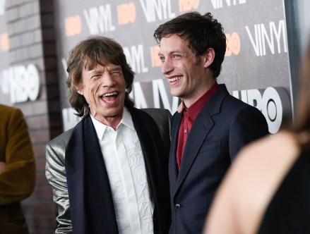 Uitvoerend producent Mick Jagger en zijn zoon, acteur James Jagger wonen de première van de nieuwe HBO-dramaserie bij "vinyl"in het Ziegfeld Theater, in New YorkNY Première van HBO "vinyl"New York, Verenigde Staten