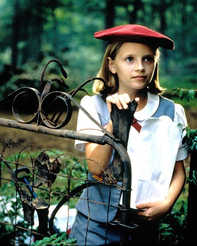 Editorial use only. No book cover usage.Mandatory Credit: Photo by Moviestore/Shutterstock (1600673a)Lawn Dogs,  Mischa BartonFilm and Television