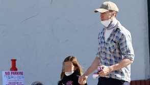 Ryan Gosling, Daughters