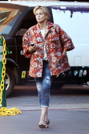 Beverly Hills, California - *EXCLUSIVE* Sharon Stone wears a colorful outfit while out and about in Beverly Hills.  Pictured: Sharon Stone BACKGRID USA 10 AUGUST 2022 BYLINE MUST READ: PrimePix / BACKGRID USA: +1 310 798 9111 / usasales@backgrid.com UK: +44 208 344 2007 / uksales@uksales@backgrid.com * Please include images children.  Pixelate face before publishing*