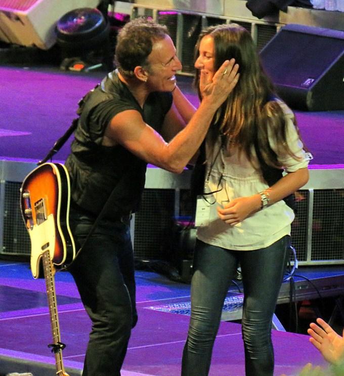 Bruce Springsteen Brings His Daughter On Stage In Paris