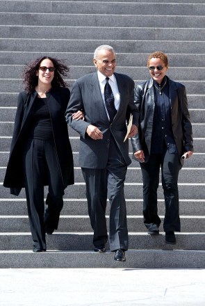 HARRY BELAFONTE WITH DAUGHTERS, SHARI AND GINA (L)
FUNERAL AND MEMORIAL SERVICE FOR GREGORY PECK, CATHEDRAL OF OUR LADY OF THE ANGELS, LOS ANGELES, AMERICA - 16 JUN 2003