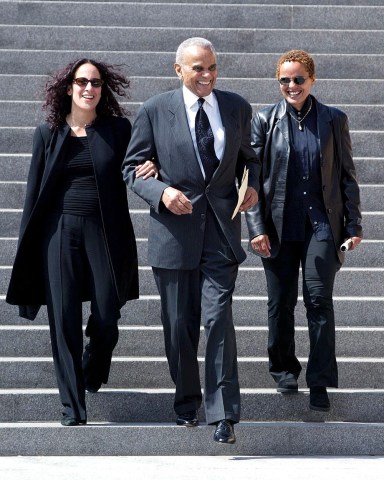 HARRY BELAFONTE WITH DAUGHTERS, SHARI AND GINA (L)
FUNERAL AND MEMORIAL SERVICE FOR GREGORY PECK, CATHEDRAL OF OUR LADY OF THE ANGELS, LOS ANGELES, AMERICA - 16 JUN 2003