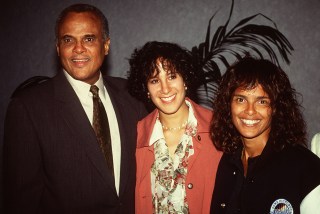 Harry Belafonte, Gena, & Shari Belafonte
Harry Belafonte Induction at Wall of Fame
June 5, 1993: Los Angeles, CA
Harry, Gena, & Shari Belafonte
Harry Belafonte Induction at Wall of Fame
Photo ® A. Berliner/BEI