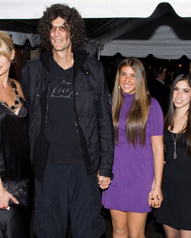 Beth Ostrosky Stern with Howard Stern and his daughters 'The Twilight Saga: New Moon' Film Screening Hosted by the Cinema Society, New York, America - 19 Nov 2009