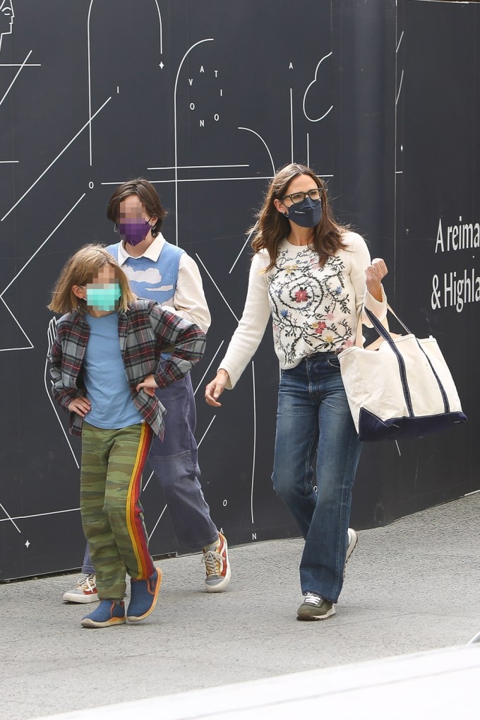 Jennifer Garner runs errands with two of her kids