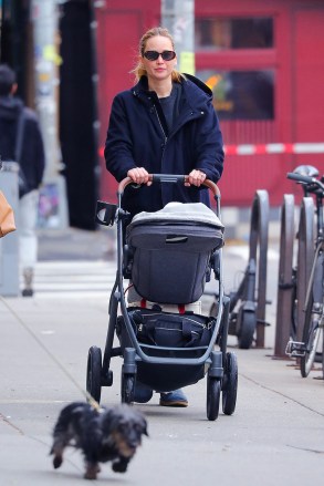 Jennifer Lawrence is seen out and about with her son in New York City **SPECIAL INSTRUCTIONS*** Please pixelate children's faces before publication.***.  29 Nov 2022 Pictured: Jennifer Lawrence.  Photo credit: ZapatA/MEGA TheMegaAgency.com +1 888 505 6342 (Mega Agency TagID: MEGA921773_008.jpg) [Photo via Mega Agency]