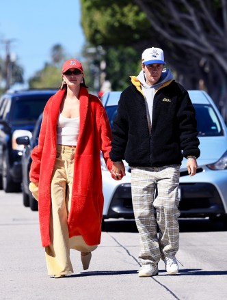 *EXCLUSIVE* West Hollywood, CA  - Happy couple Justin Bieber and wife Hailey Bieber hold hands as they exit the Great White after a romantic brunch date in West Hollywood.

Pictured: Hailey Bieber, Justin Bieber

BACKGRID USA 26 MARCH 2023 

USA: +1 310 798 9111 / usasales@backgrid.com

UK: +44 208 344 2007 / uksales@backgrid.com

*UK Clients - Pictures Containing Children
Please Pixelate Face Prior To Publication*