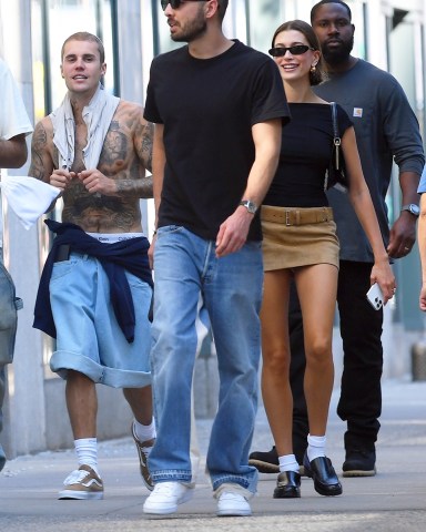 New York, NY  - *EXCLUSIVE*Hot in the City?Justin Bieber goes shirtless showing off his tattoos and Calvin Klein's during an out with his wife Hailey and friends in Tribeca, New York on Wednesday.

Pictured: Justin Bieber, Hailey Bieber

BACKGRID USA 11 MAY 2023 

USA: +1 310 798 9111 / usasales@backgrid.com

UK: +44 208 344 2007 / uksales@backgrid.com

*UK Clients - Pictures Containing Children
Please Pixelate Face Prior To Publication*