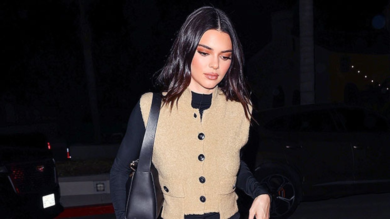 Kendall Jenner’s Leather Mini Skirt – Photo – Hollywood Life