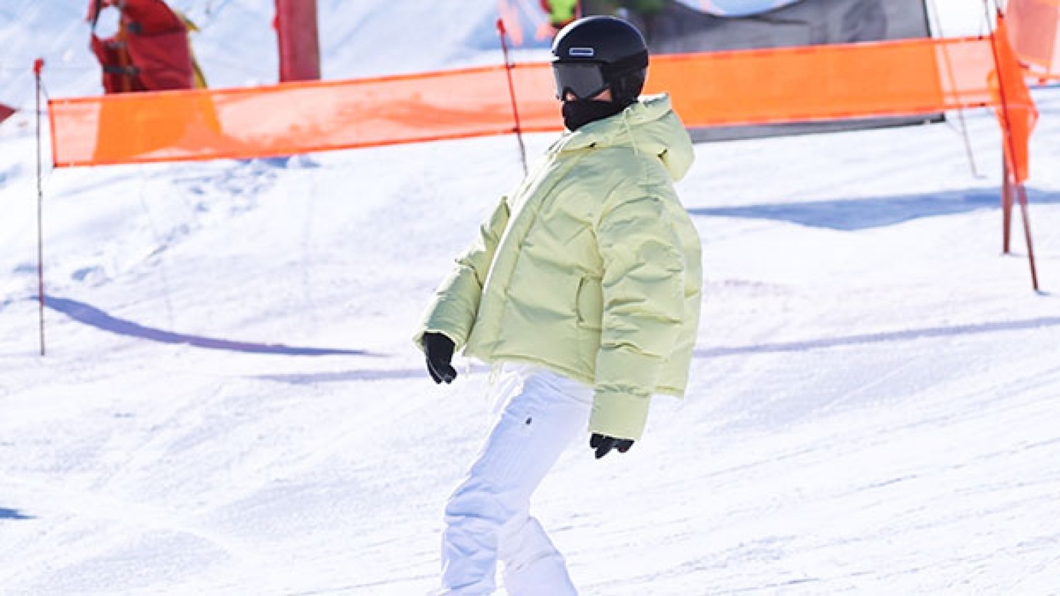 Kendall Jenner Shows Off Snowboarding Skills In Aspen — Watch Videos